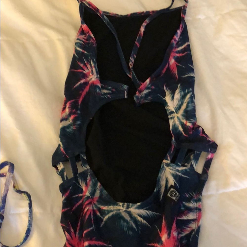 . - Picture 2 of 4
